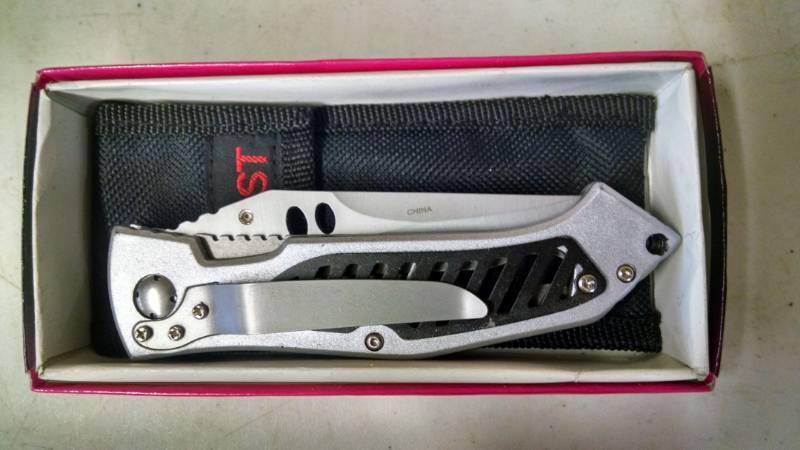 lot 1025 image: Frost Cutlery Storm Chaser III wnylon sheath - NIB