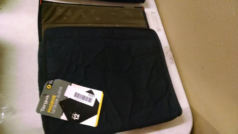 lot 1037 image: Targus Netbook Sleeve - NEW - up to 12