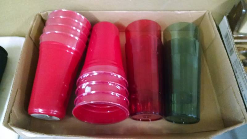 lot 1038 image: 12 Plastic Glasses - NEW