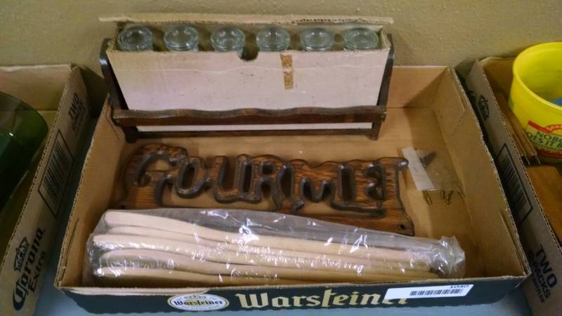 lot 1040 image: Gourmet Kitchen Set - Spice Jars, Wooden Utensils, Rack - NEW