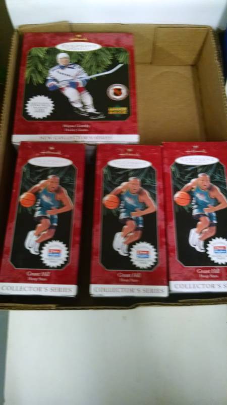 lot 1044 image: 4 Hallmark Sports Ornaments - Grant Hill, Wayne Gretzky