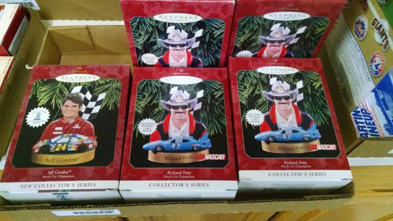 lot 1047 image: 5 Hallmark Nascar Ornaments - Richard Petty, Jeff Gordon
