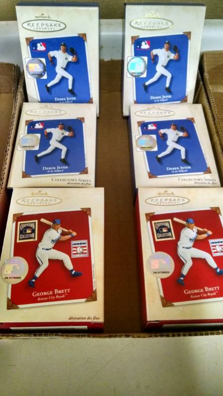 lot 1048 image: 6 Hallmark Sports Ornaments - Derek Jeter, George Brett