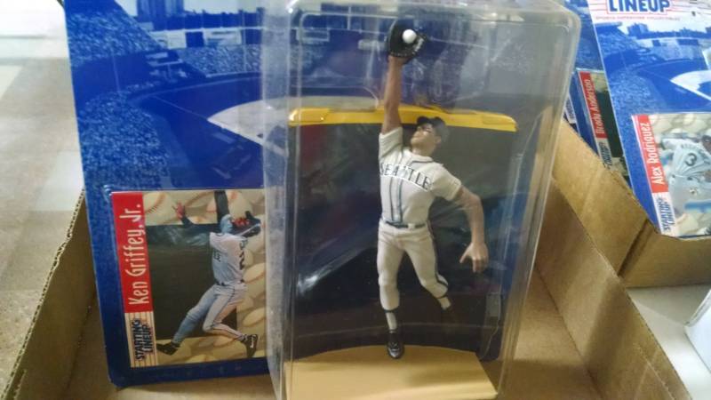 lot 1052 image: 4 Starting Lineup Figures -Ken Griffey Jr., Alex Rodriquez, Brady Anderson, Bernie Williams