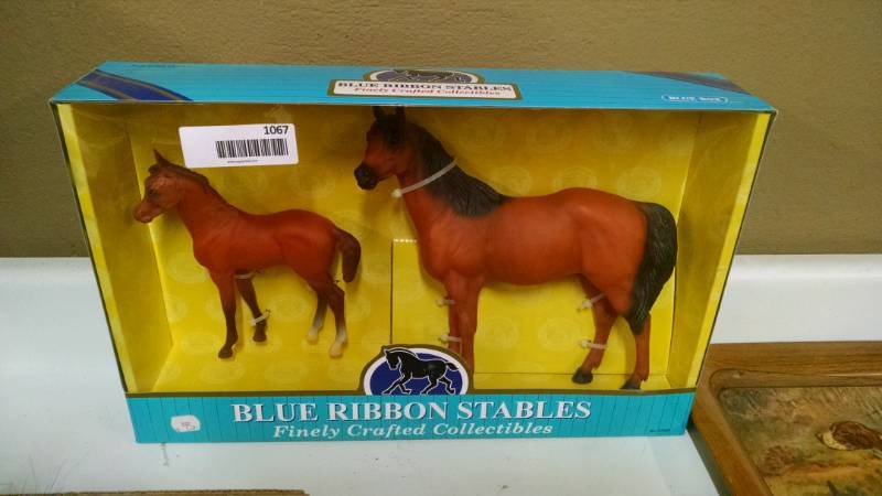 lot 1067 image: Blue Ribbon Stables - NIB