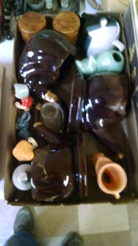 lot 1077 image: Box of Pipe Ashtrays etc.