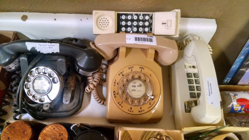 lot 1080 image: 4 Vintage Phones