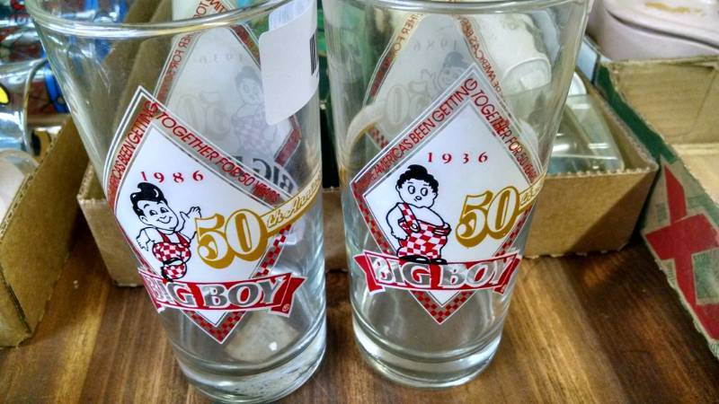 lot 1085 image: 2 Big Boy Restaurant 50th Anniversary Glasses