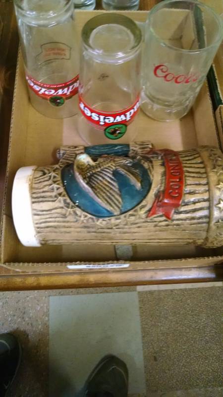 lot 1086 image: Flat wStein & Beer Glasses