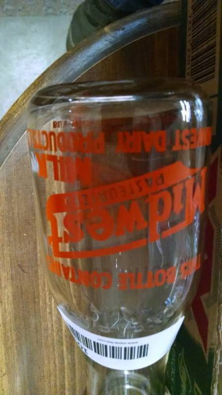 lot 1094 image: Midwest Dairy Products Co. 1 Pint Milk Bottle - Buy War Bonds
