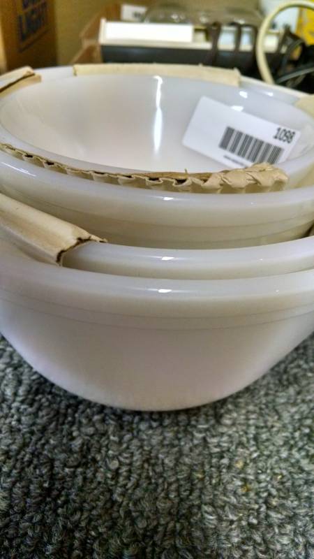 lot 1098 image: 4 pc. Nesting Bowl set by Federal Glass Co.
