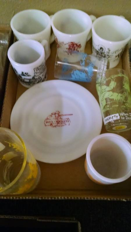 lot 1099 image: 9 pcs. Asstd Davy Crockett Glassware