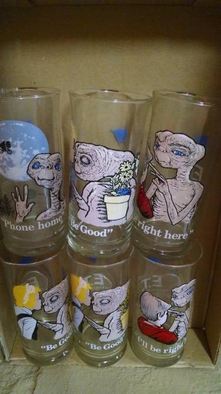 lot 1104 image: 6 Pizza Hut Promotional Glasses - ET