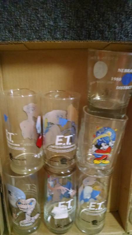 lot 1106 image: 5 Pizza Hut Promotional Glasses - ET