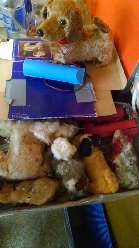 lot 1117 image: Lot of Battery Operated Dogs - Rough