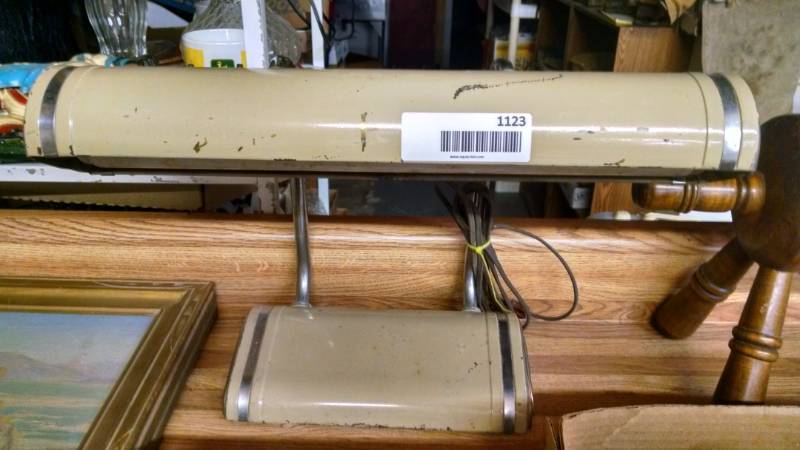 lot 1123 image: Vintage Metal Desk Lamp