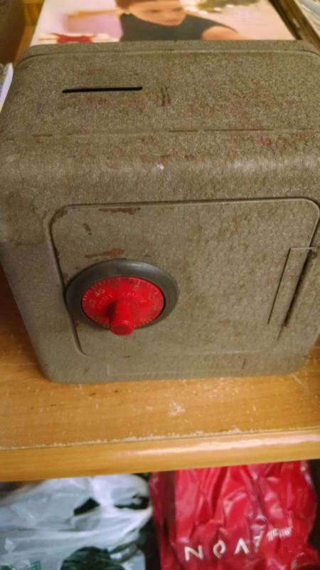 lot 1131 image: Fort Knox Tin Bank Safe