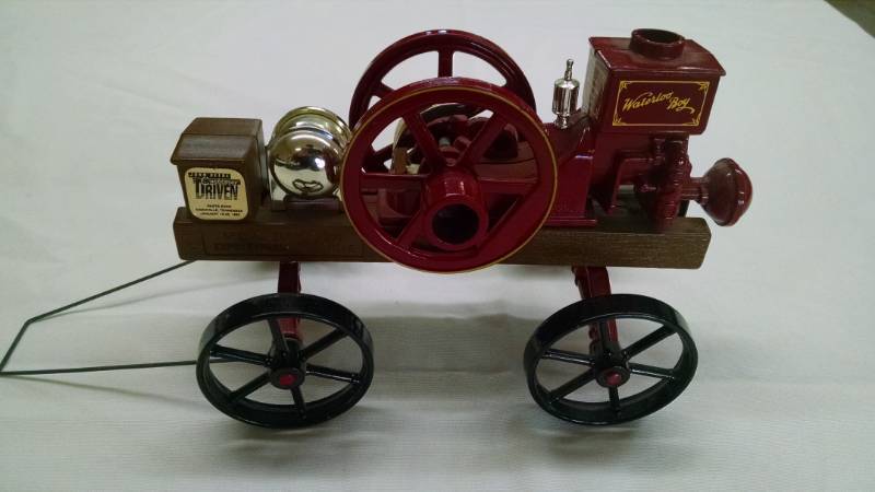 lot 1137 image: John Deere Waterloo Boy Fire Wagon