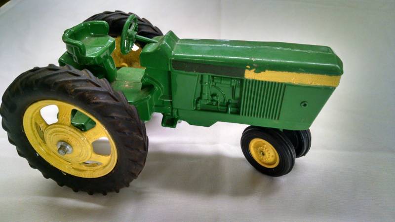 lot 1138 image: John Deere Tractor