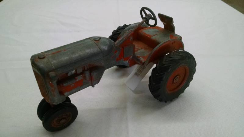 lot 1140 image: Allis Chalmers Tractor