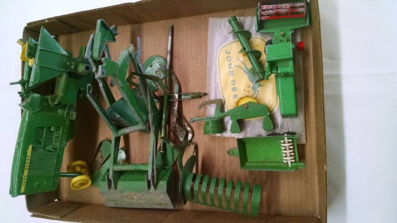 lot 1149 image: Flat of John Deere Parts