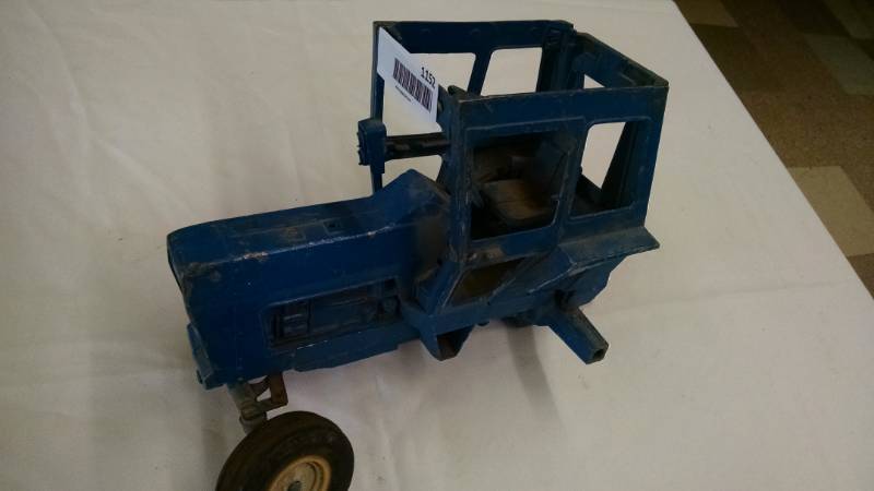 lot 1152 image: Ford Tractor Body