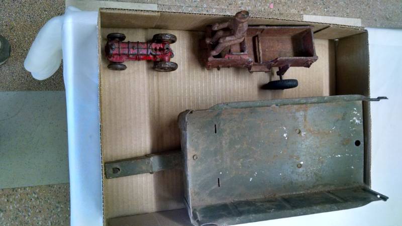 lot 1153 image: Old Tractor & Wagons