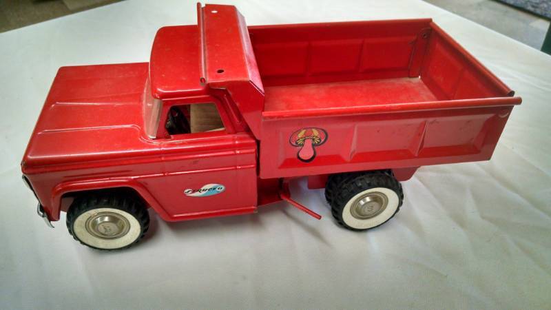 lot 1163 image: Structo Dump Truck