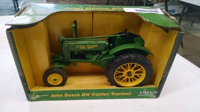 lot 1170 image: Ertl John Deere BW Tractor NIB