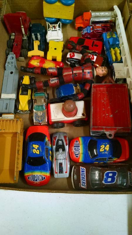 lot 1174 image: Flat of Misc. Toys - Ertl, Hot Wheels, etc.
