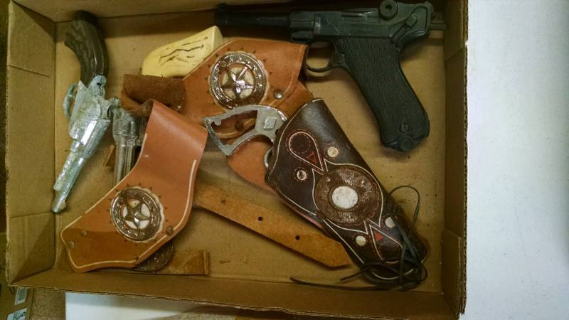 lot 1204 image: Gun & Holster