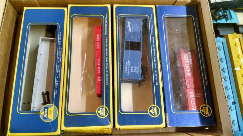 lot 1208 image: Toy Railroad Cars