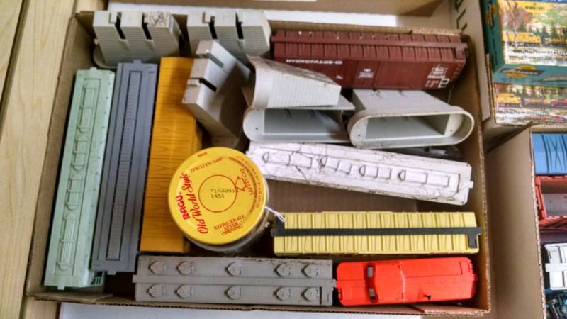 lot 1209 image: Toy Railroad Cars  Parts