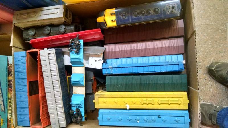 lot 1211 image: Toy Railroad Cars  Parts