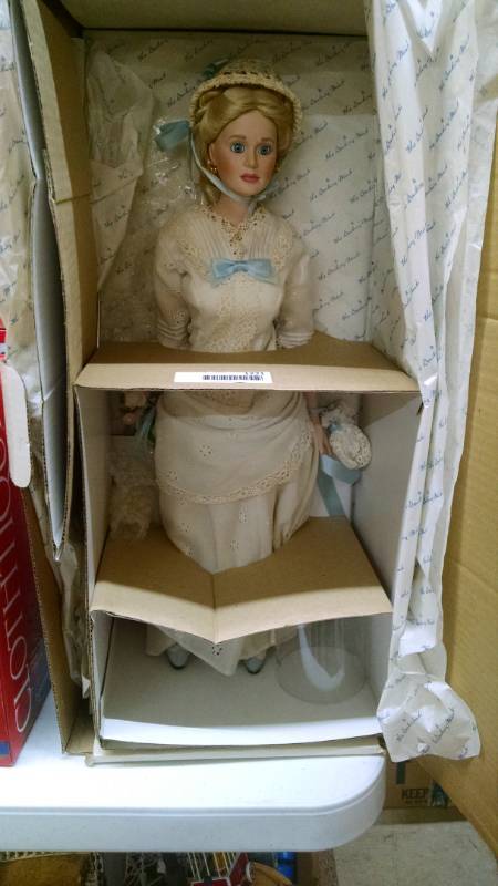 lot 1221 image: Grace Kelly as Amy Kane in High Noon Doll - NIB