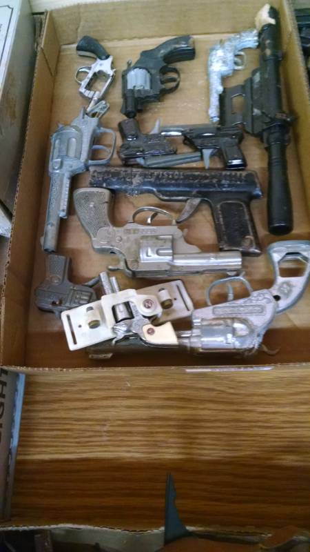 lot 1224 image: Lot of Toy Guns