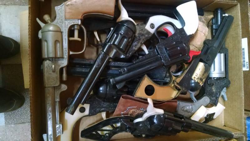 lot 1225 image: Lot of Toy Guns