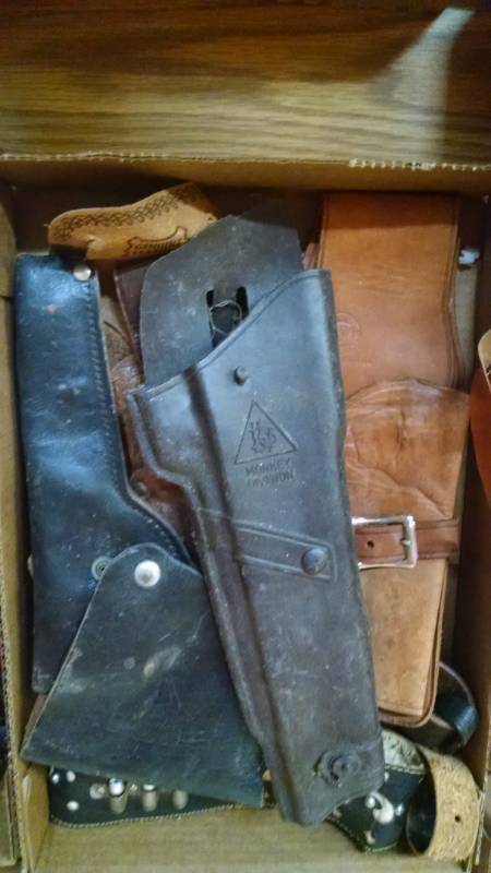 lot 1226 image: Lot of Holsters