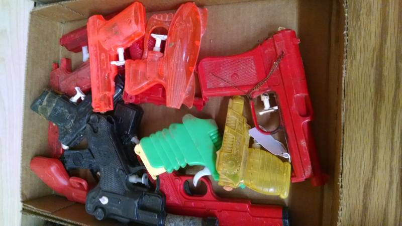 lot 1230 image: Lot of Water Pistols