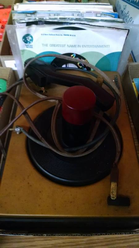 lot 1232 image: 45 rpm Records & Vintage Record Player
