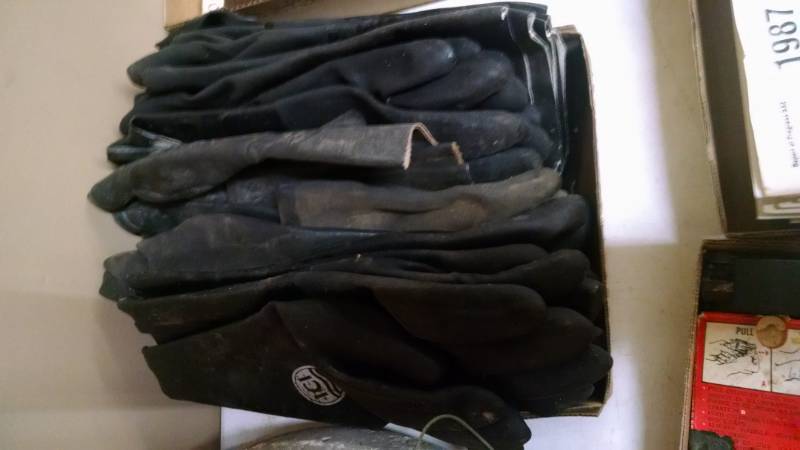 lot 1252 image: Box Full of Rubberized Gloves - for Chemical use