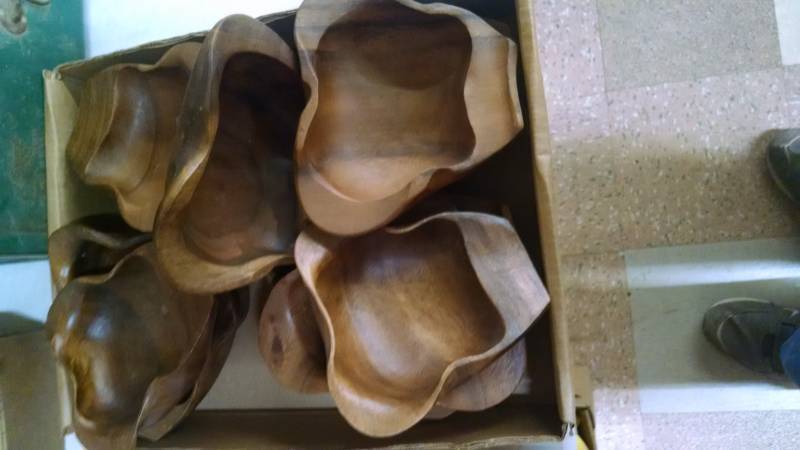 lot 1256 image: Lot of Walnut Bowls