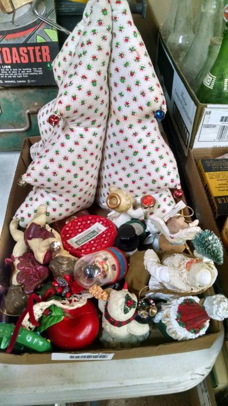 lot 1257 image: Lot of Misc. Trinkets etc.
