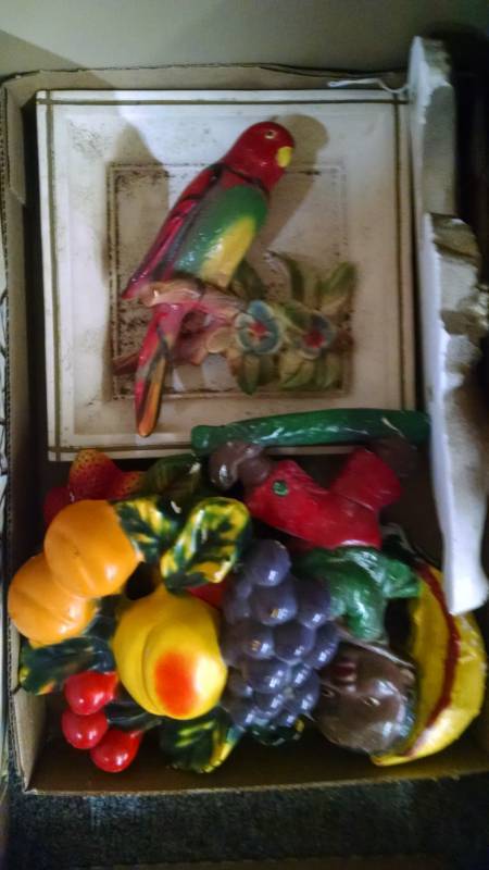 lot 1264 image: Box Lot of Chalk Decor Items