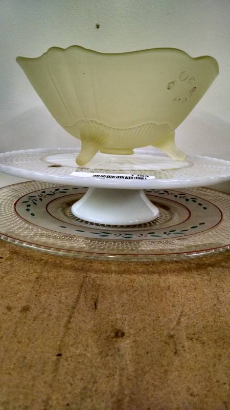 lot 1283 image: 3 pcs. Glassware - Bowl, Cake Salver, Serving Plate