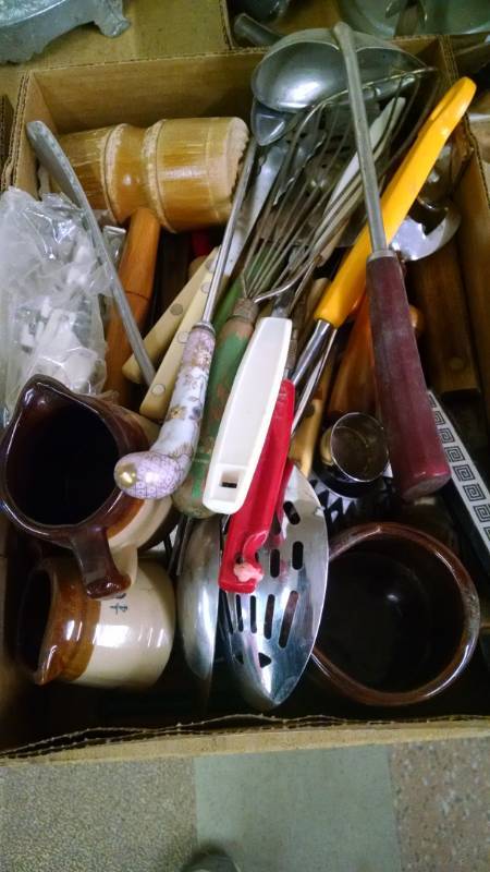 lot 1290 image: Kitchen Utensils