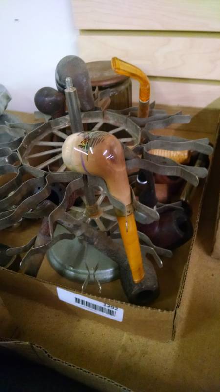 lot 1292 image: Lot of Tobacciana, Pipes, Humidor etc.