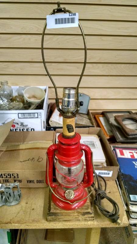 lot 1298 image: Dietz Ranch Craft Electric Lantern