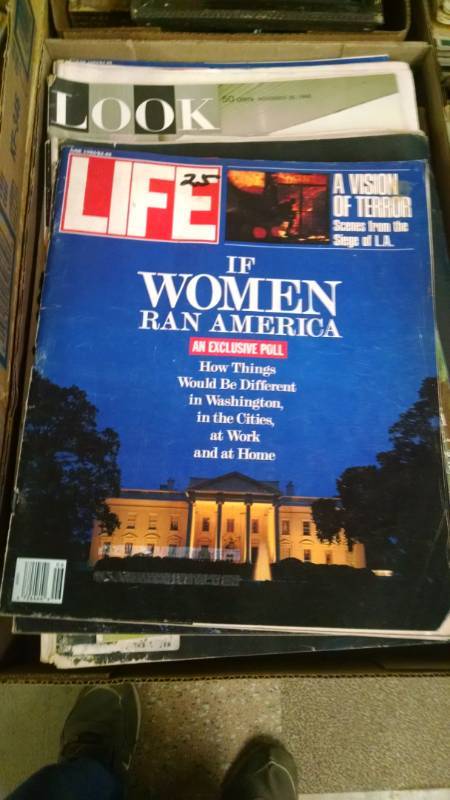 lot 1300 image: Asstd Life & Look Magazines
