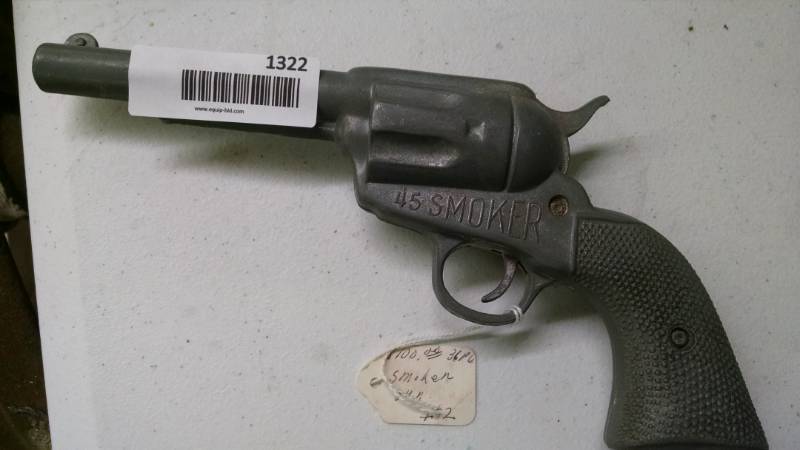 lot 1322 image: Toy Gun - Smoker 45